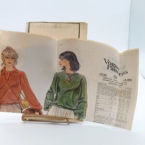 UNCUT Vintage Sewing PATTERN Vogue 7230, Ladies 1970s Tops for Stretch Knits